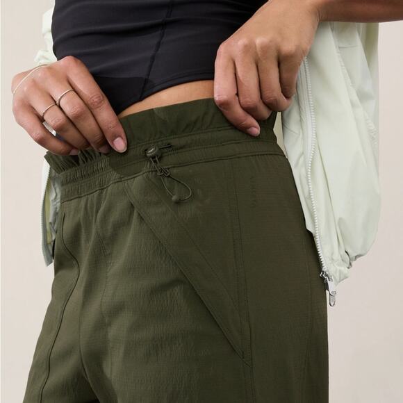 Athleta Trekkie High Rise Parachute Pants in Aspen Olive - Size 6 - Picture 2 of 9